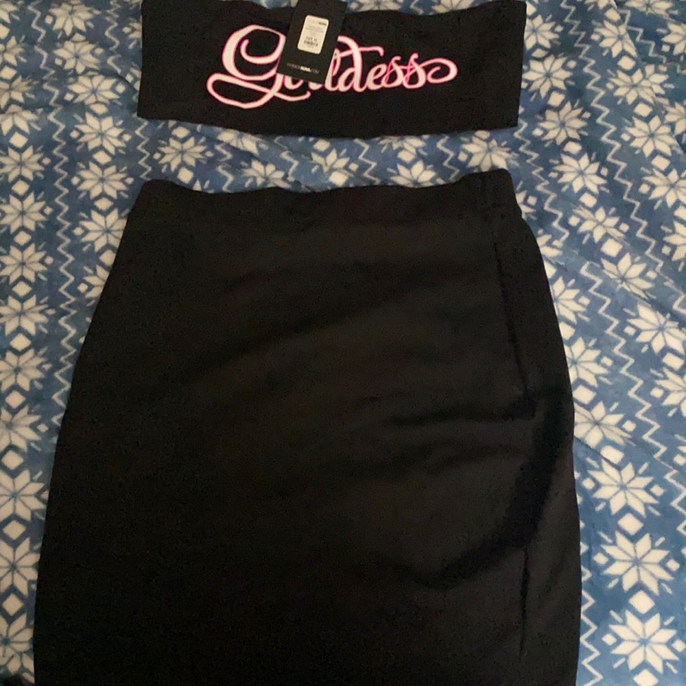 New with tags skirt set